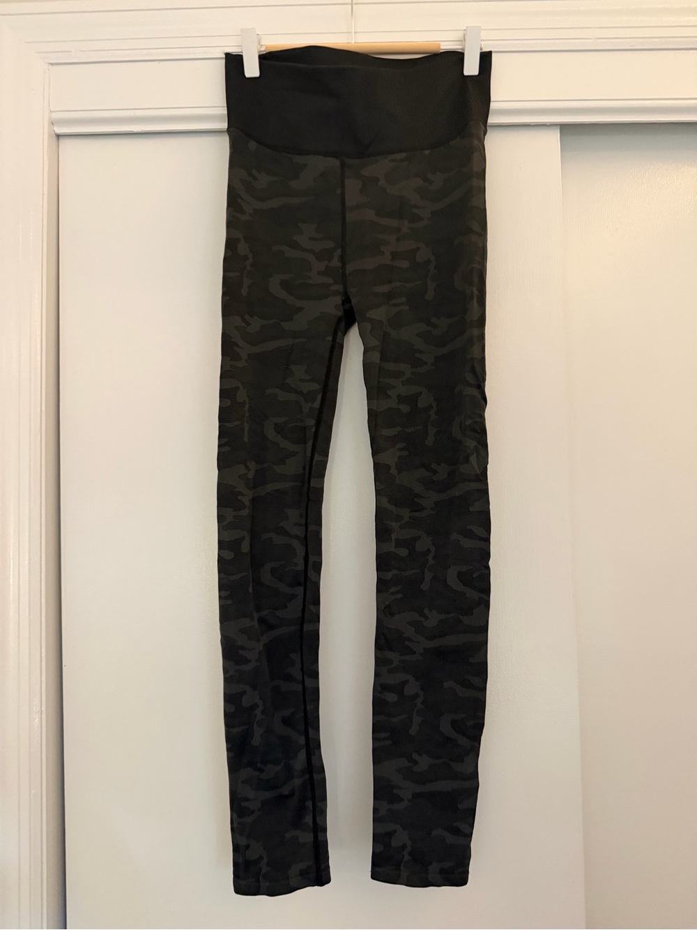 GARAGE Black and Darm Gray Camo Leggings
